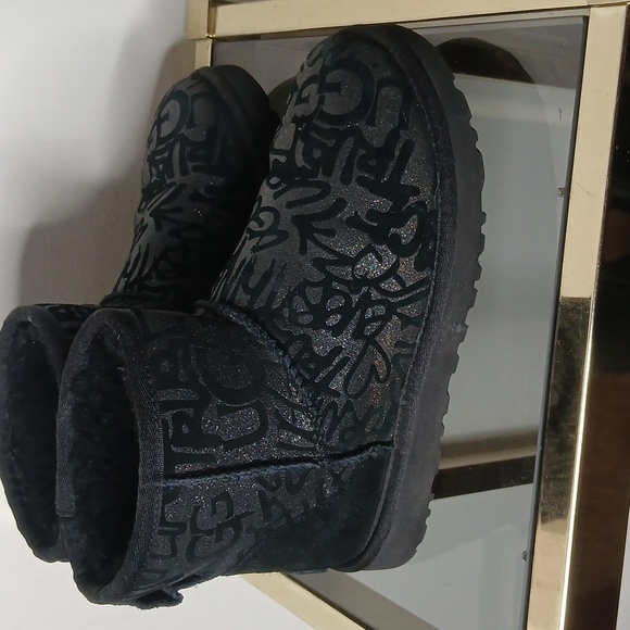 UGG black printed suede ankle boots size 6 - Picture 5 of 15